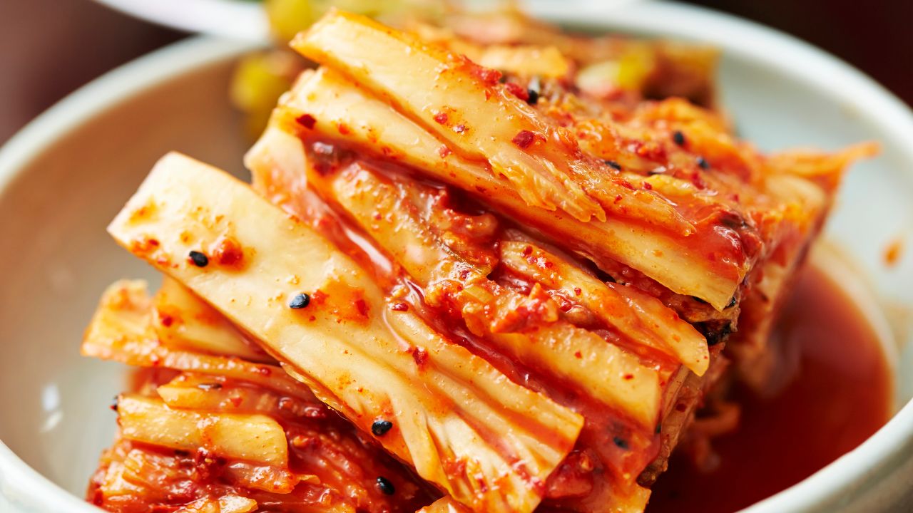 Kiszone cytryny, kimchi i zakwasy – fermentowane smaki świata