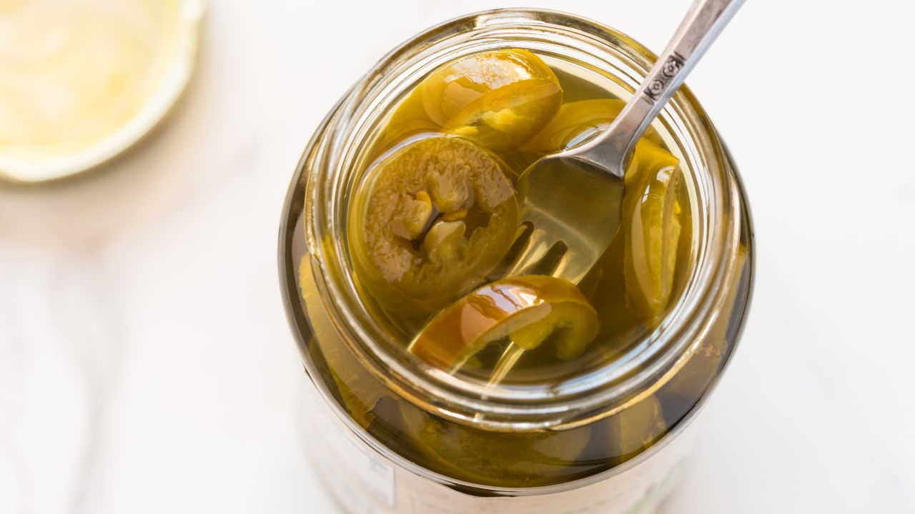 Kiszone jalapeño – jak wykorzystać je w burgerach, tacos i domowych sosach?